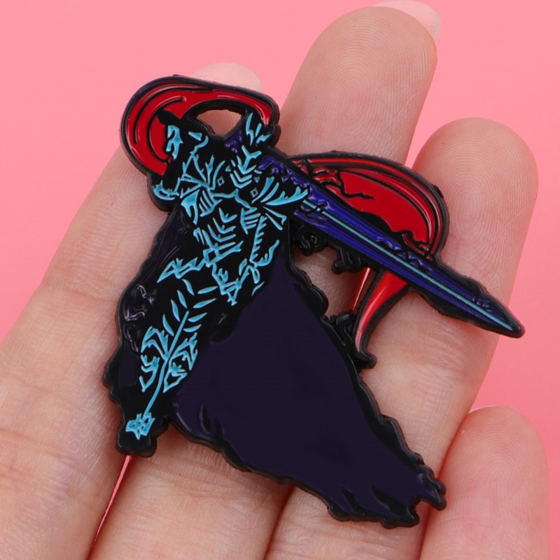 Spilla in smalto con personagg - Cosplay Prop Dagger recensione e prezzo